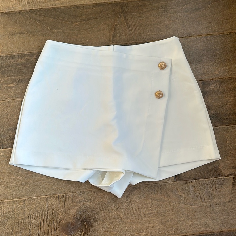 Bebe white skirt size 4